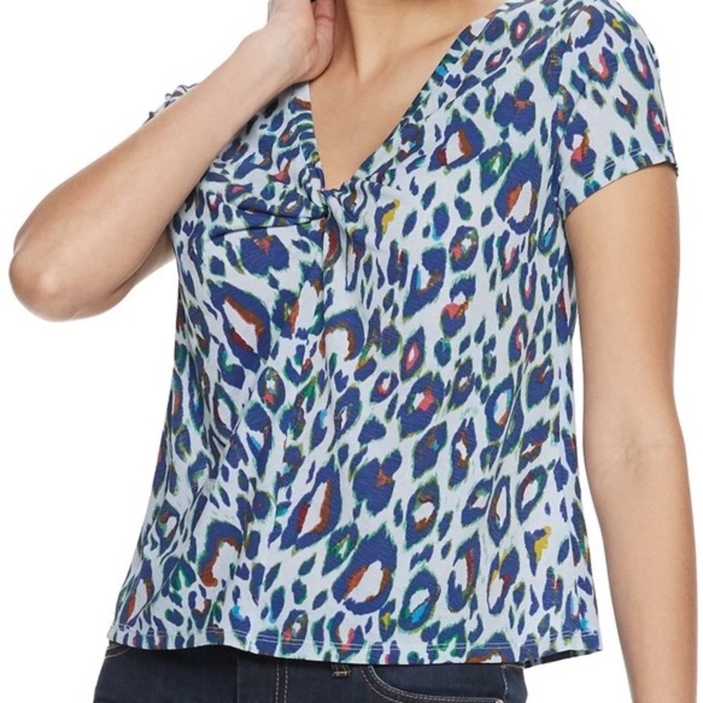 Nine West colors leopard v neck top S